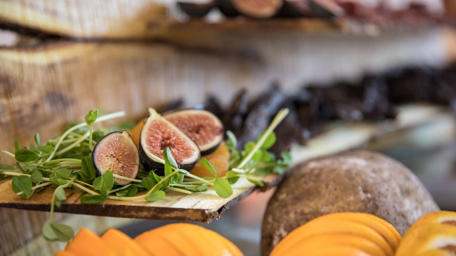 Tray of figs