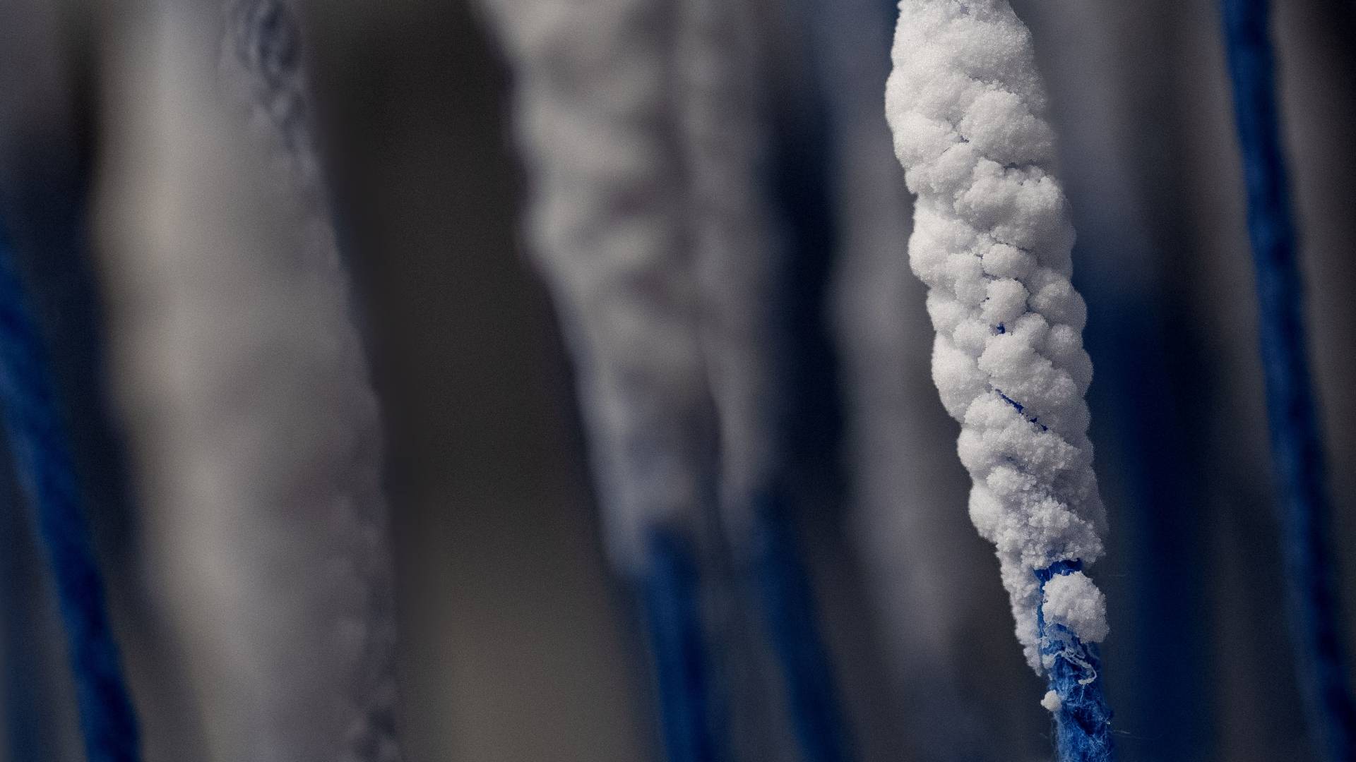 Lithium string